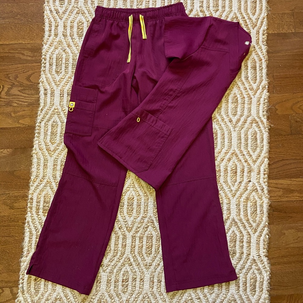 Wonderwink stretch scrubs